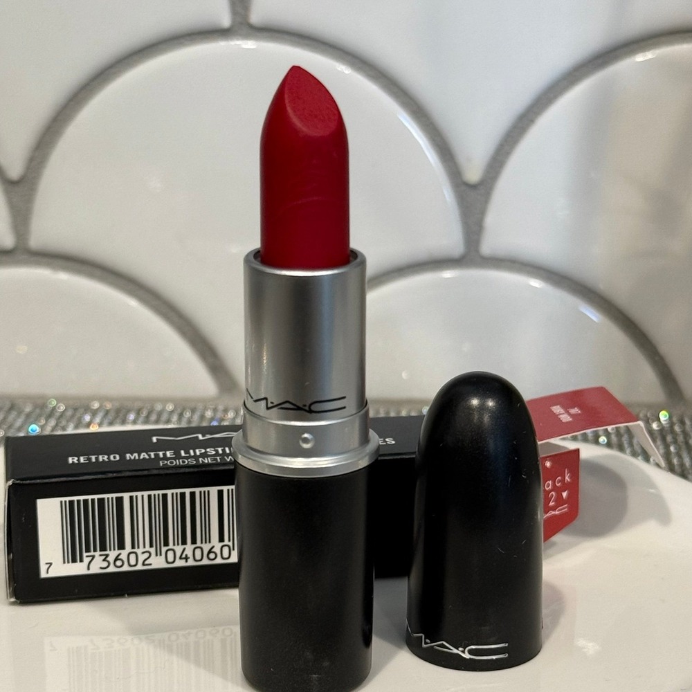 Mac Cosmetics Retro Matte Lipstick in RUBY WOO BNIB The famous Red 707 New - Picture 2 of 7